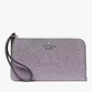 New Lucy glitter medium wristlet 🤍